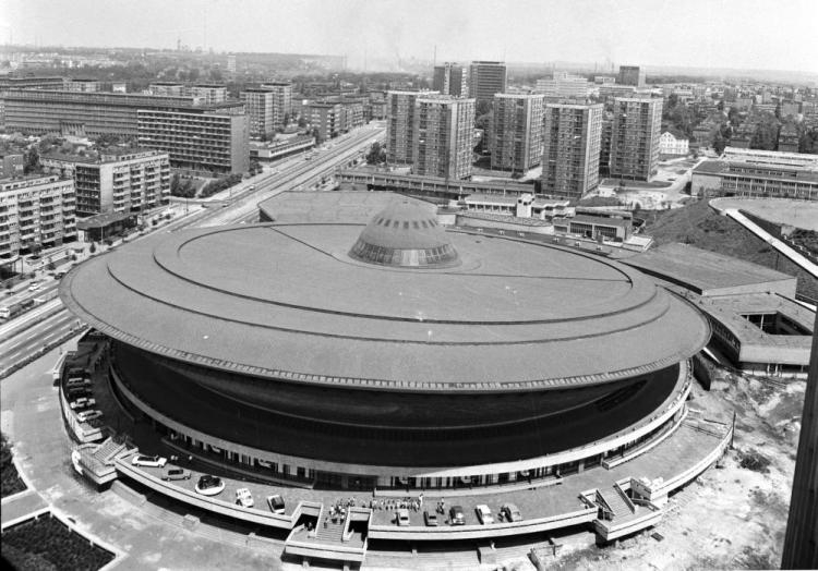  Spodek - hala widowiskowa. Katowice 07.1975 r. Fot. PAP/K. Seko 