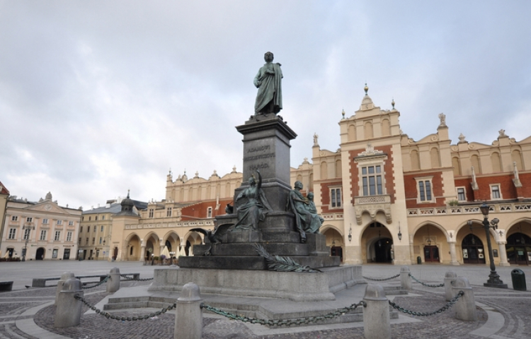 Pomnik Adama Mickiewicza w Krakowie. Źródło: wikipedia commons