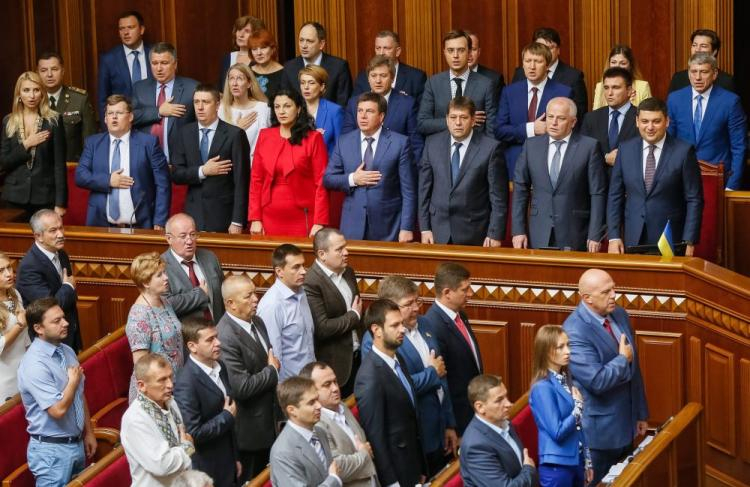 Premier Ukrainy Wołodymyr Hrojsman z ministrami na otwarciu sesji parlamentu. Kijów, 06.09.2016. Fot. PAP/EPA