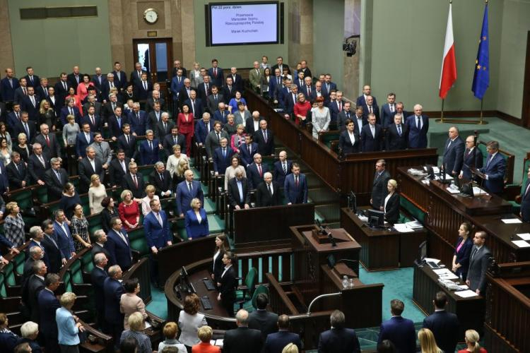 Sejm przyjął przez aklamację projekt uchwały w sprawie uczczenia 40. rocznicy powstania Komitetu Obrony Robotników. Fot. PAP/R. Guz
