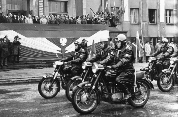 Sztafeta Tysiąclecia wyrusza z Chełma. 1966 r. Fot. PAP/CAF/H. Grzęda