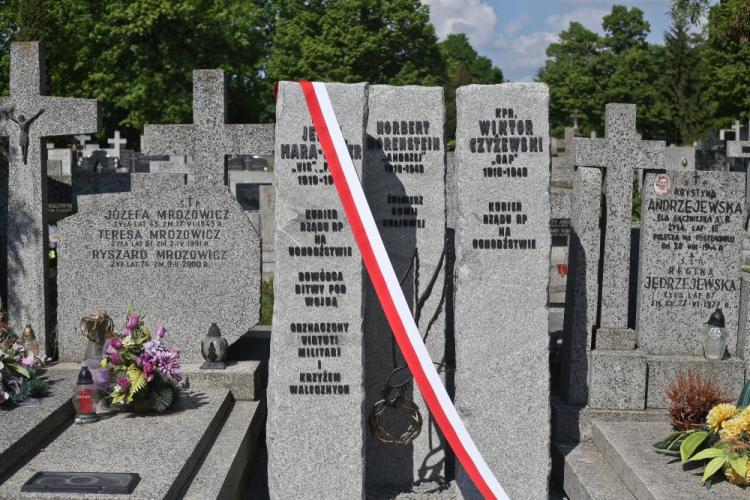 Pomnik Cichociemnych na warszawskim Cmentarzu Bródnowskim. Fot. PAP/R. Guz
