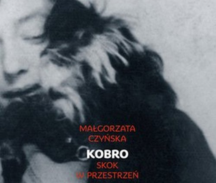 Fragment okładki książki „Kobro. Skok w przestrzeń” Małgorzaty Czyńskiej