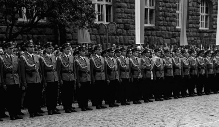 Promocja oficerów MO w Olsztynie 1967 r. Fot. PAP/CAF/S. Moroz 