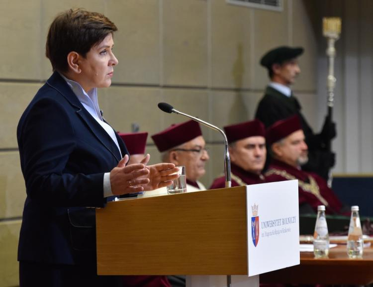 Premier Beata Szydło podczas inauguracji roku akademickiego 2016/2017 na Uniwersytecie Rolniczym im. Hugona Kołłątaja w Krakowie. Fot. PAP/J. Bednarczyk