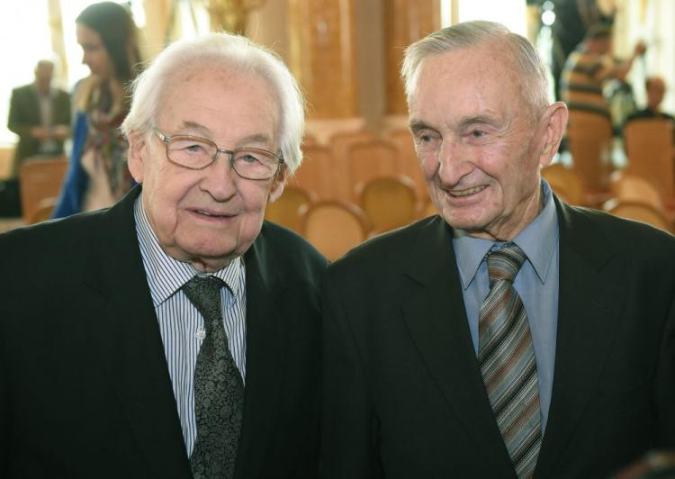 Andrzej Wajda i prof. Henryk Samsonowicz. Fot. PAP/R. Pietruszka