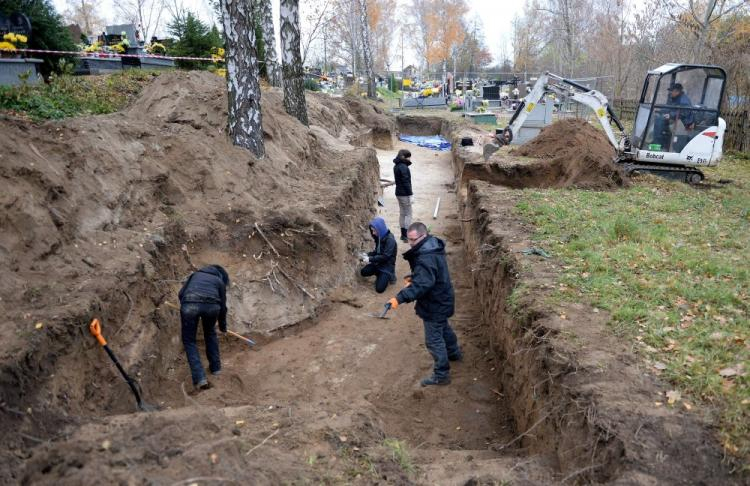 Pierwszy etap poszukiwań ofiar komunizmu na „kieleckiej Łączce”. 9.11.2016. Fot. PAP/P. Polak