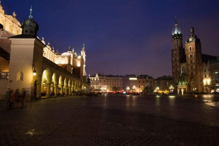 Rynek Główny w Krakowie. Fot. PAP/S. Rozpędzik