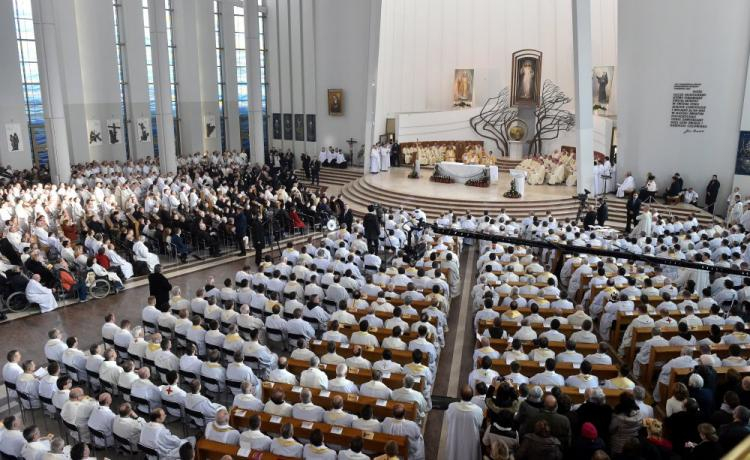 Msza święta z okazji ogłoszenia Jubileuszowego Aktu Przyjęcia Jezusa Chrystusa za Króla i Pana w krakowskim Sanktuarium Miłosierdzia Bożego. Fot. PAP/J. Bednarczyk