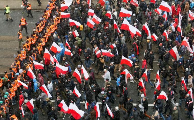 Uczestnicy Marszu Niepodległości 2016 na Moście Poniatowskiego w Warszawie. Fot. PAP/P. Supernak