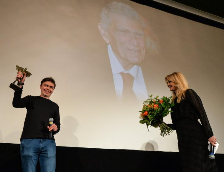 Jan P. Matuszyński, laureat nagrody Perspektywa im. Janusza "Kuby" Morgensterna i Grażyna Torbicka. Fot. PAP/M. Obara