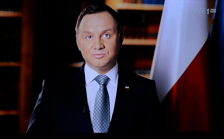 Noworoczne orędzie prezydenta Andrzeja Dudy transmitowane przez TVP1. Fot. PAP/P. Polak