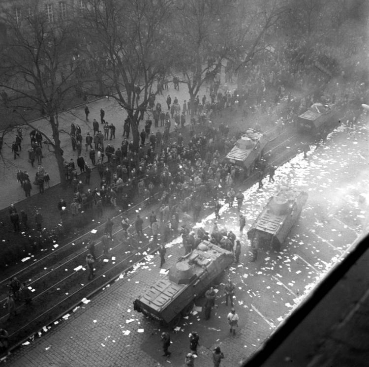 Grudzień '70 - tłumienie protestów na ulicach Szczecina. Fot. PAP/CAF/A. Witusz
