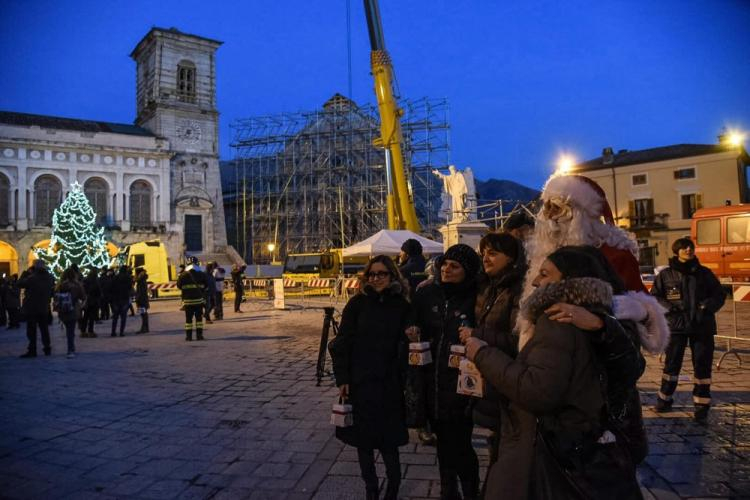 Plac przed bazyliką św. Benedykta w Nursji. 22.12.2016. Fot. PAP/EPA