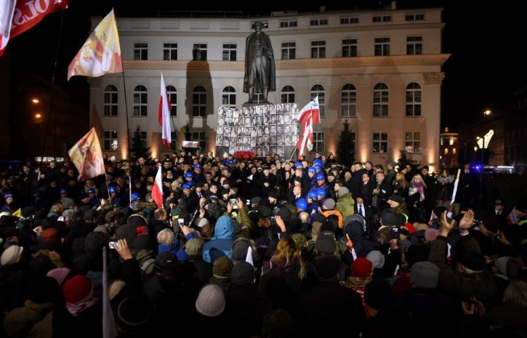 Zgromadzenie zorganizowane przez PiS w 35. rocznicę wprowadzenia stanu wojennego. Fot. PAP/R. Pietruszka