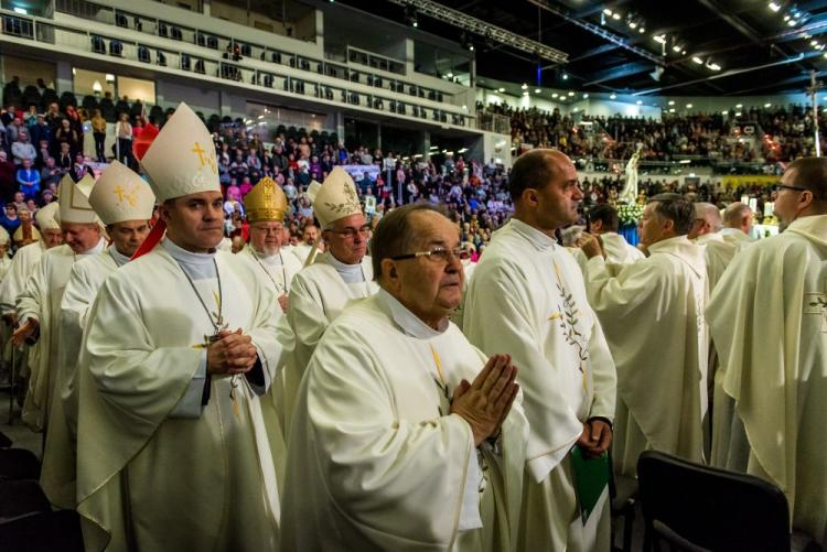 Dyrektor Radia Maryja o. Tadeusz Rydzyk podczas mszy świętej z okazji 25. rocznicy powstania Radia Maryja w Hali Widowiskowo-Sportowej w Toruniu. Fot. PAP/T. Żmijewski