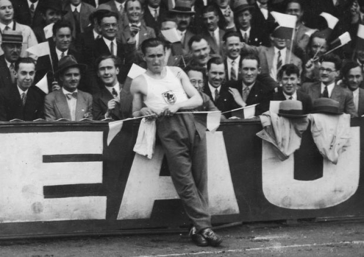 Janusz Kusociński na stadionie w Antwerpii. 1931 r. Źródło: NAC