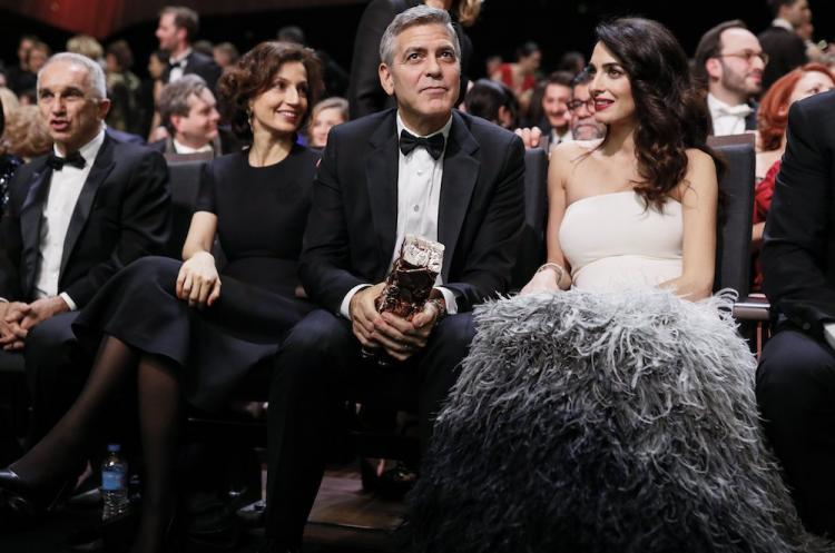 George Clooney z żoną podczas 42. gali wręczenia Cezarów. Fot. PAP/EPA