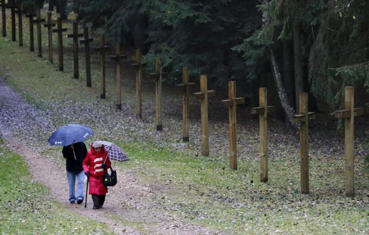 Uroczysko Kuropaty, gdzie znajdują się masowe groby ofiar represji stalinowskich. Fot. PAP/EPA