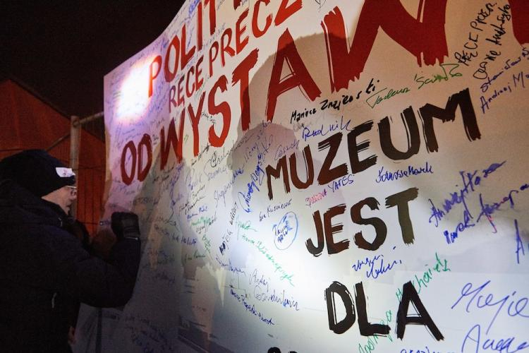 Pikieta przeciwko planom połączenia Muzeum II Wojny Światowej z Muzeum Westerplatte. Fot. PAP/A. Warżawa 