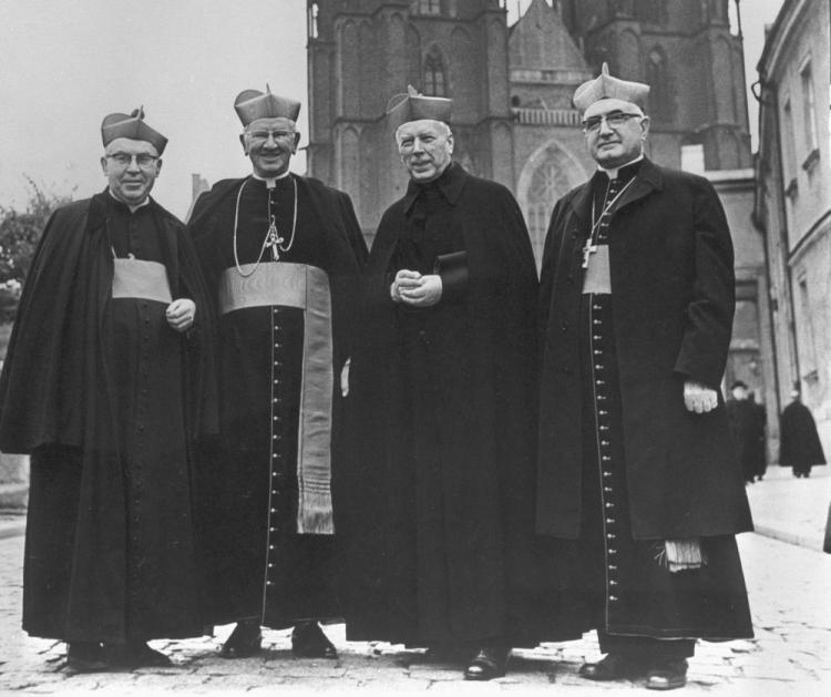 Centralne uroczystości Tysiąclecia Chrztu Polski w archidiecezji wrocławskiej. Wrocław 10.1966. Od lewej: abp Bolesław Kominek, abp Filadelfii John Krol, prymas Stefan Wyszyński i abp Arturo Tabera. Fot. PAP/A. Kossobudzki Orłowski