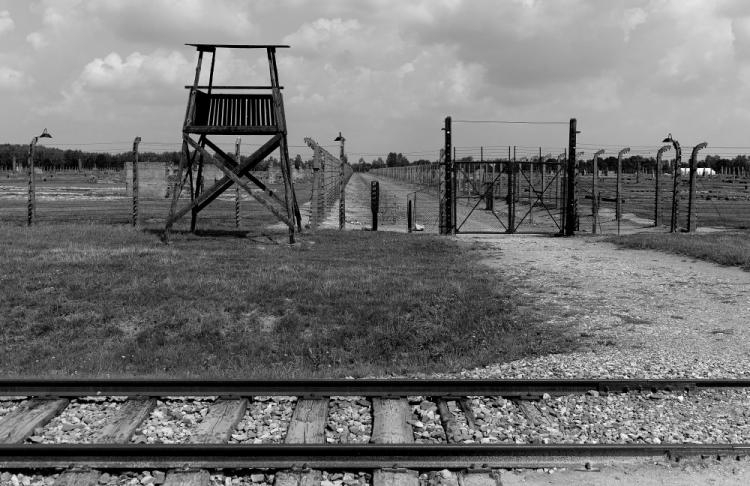 Teren b. niemieckiego nazistowskiego obozu koncentracyjnego i zagłady Auschwitz II-Birkenau. Fot. PAP/D. Delmanowicz