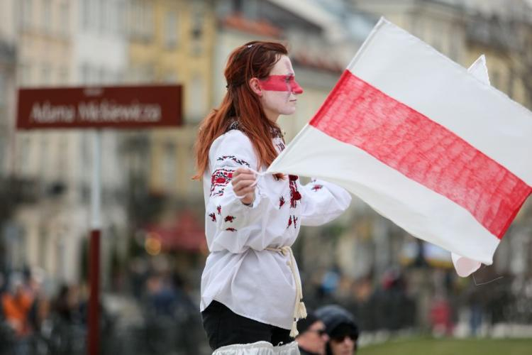 Uczestnicy marszu z okazji święta Narodowego Białorusinów (Dzień Ogłoszenia Niepodległości Białoruskiej Republiki Ludowej, Dzień Wolności) w Warszawie. Fot. PAP/L. Szymański