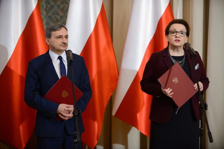 Minister edukacji narodowej Anna Zalewska (P) i podsekretarz stanu w MEN Maciej Kopeć. Fot. PAP/J. Kamiński