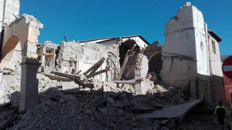 Bazylika św. Benedykta w Norsji po trzęsieniu ziemi w centralnych Włoszech z października 2016 r. Fot. PAP/EPA