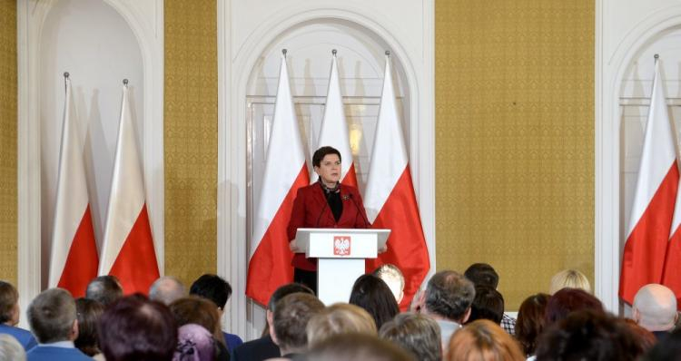 Premier Beata Szydło przemawia podczas spotkania z repatriantami w Pułtusku. Fot. PAP/M. Obara 