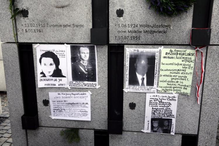 Uroczystości Narodowego Dnia Pamięci Żołnierzy Wyklętych zorganizowane przez MON przed Panteonem Chwały na "Łączce" na Cmentarzu Wojskowym na warszawskich Powązkach. Fot. PAP/T. Gzell