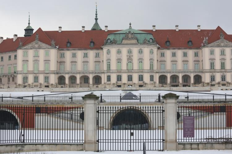 Widok na Zamek Królewski w Warszawie od strony Wisły. Fot. PAP/L. Szymański