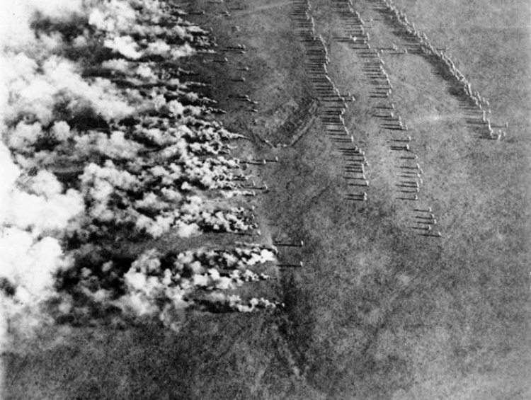 Niemiecki atak gazowy na  froncie wschodnim. 1916 r. Źródło: Wikimedia Commons/Bundesarchiv