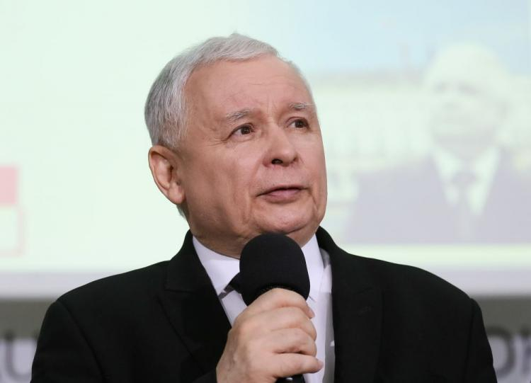  Prezes Prawa i Sprawiedliwości Jarosław Kaczyński podczas konferencji prasowej Społecznego Komitetu Budowy Pomników: śp. prezydenta Lecha Kaczyńskiego oraz Ofiar Tragedii Smoleńskiej 2010 r. Fot. PAP/P. Supernak