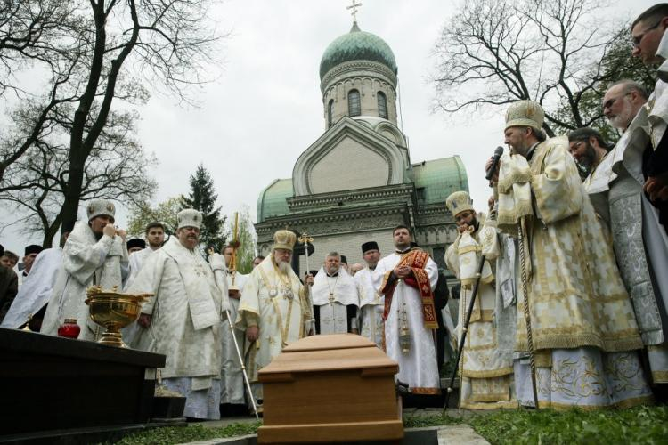 Pogrzeb abp. Jeremiasza na cmentarzu wolskim w Warszawie. Fot. PAP/T. Gzell
