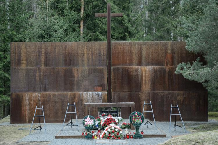 Polski Cmentarz Wojenny w Katyniu przed uroczystymi obchodami 77. rocznicy zbrodni katyńskiej. Fot. PAP/W. Pacewicz