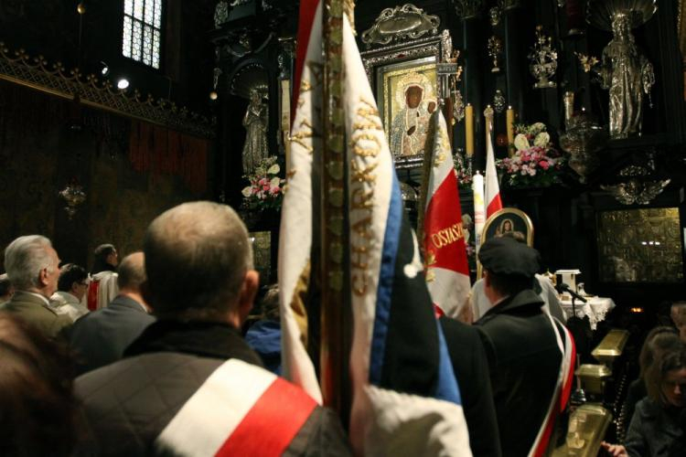 Pielgrzymka Rodzin Katyńskich na Jasną Górę - msza św. w Kaplicy Matki Bożej. Fot. PAP/W. Deska 