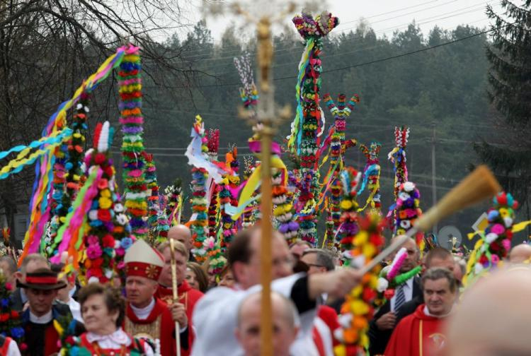 Uroczystości Niedzieli Palmowej w Łysych (Mazowieckie). 13.04.2014 r. Fot. PAP/T. Waszczuk