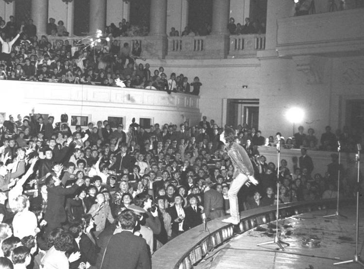 Koncert The Rolling Stones w Sali Kongresowej. Nz. Mick Jagger. Warszawa, 13.04.1967 r. Fot. PAP/CAF/C. Langda