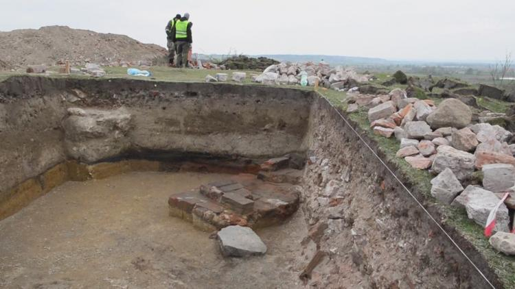 Archeolodzy odnaleźli w Unisławiu ruiny zamku krzyżackiego z XIII w. Źródło: Serwis wideo PAP