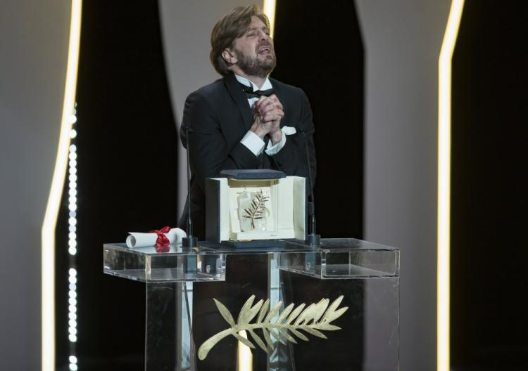 Ruben Oestlund, reżyser filmu "The Square", otrzymał Złotą Palmę 70. Międzynarodowego Festiwalu Filmowego w Cannes. Fot. PAP/EPA