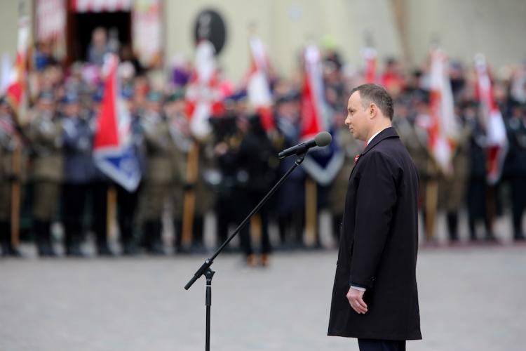 Wystąpienie prezydenta Andrzeja Dudy podczas centralnych obchodów Święta Narodowego 3 Maja na pl. Zamkowym w Warszawie. Fot. PAP/L. Szymański