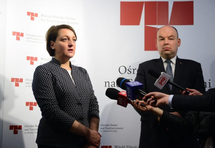 Wiceminister kultury Magdalena Gawin i wicemister spraw zagranicznych Jan Dziedziczak podczas konferencji prasowej w Instytucie Polskim w Wiedniu. 08.05.2017. Fot. PAP/J. Kamiński