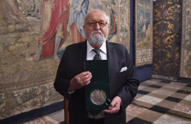 Kompozytor, dyrygent i pedagog muzyczny Krzysztof Penderecki odebrał Nagrodę im. Erazma i Anny Jerzmanowskich podczas uroczystości na Zamku Królewskim na Wawelu. Fot. PAP/J. Bednarczyk