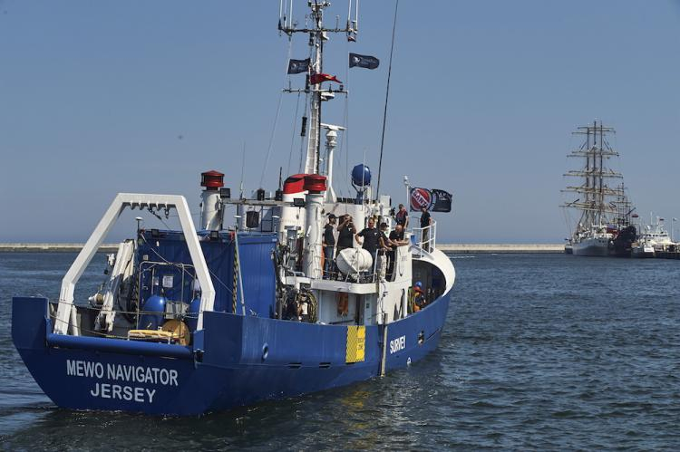 Statek badawczy Mewo Navigator wypłynął 20 bm. z portu w Gdyni na ekspedycję "Santi Odnaleźć Orła". Fot. PAP/D. Kulaszewicz