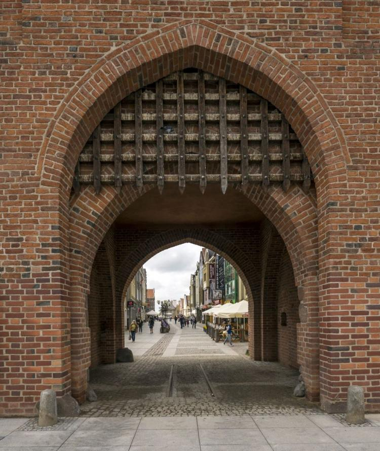 Średniowieczna Brama Górna (Wysoka Brama); jedyna zachowana brama w średniowiecznych murach obronnych Olsztyna. Fot. PAP/J. Ochoński