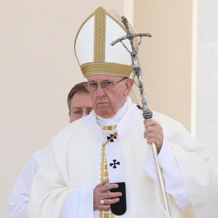 Papież Franciszek podczas mszy w Fatimie. 13.05.2017.  Fot. PAP/EPA