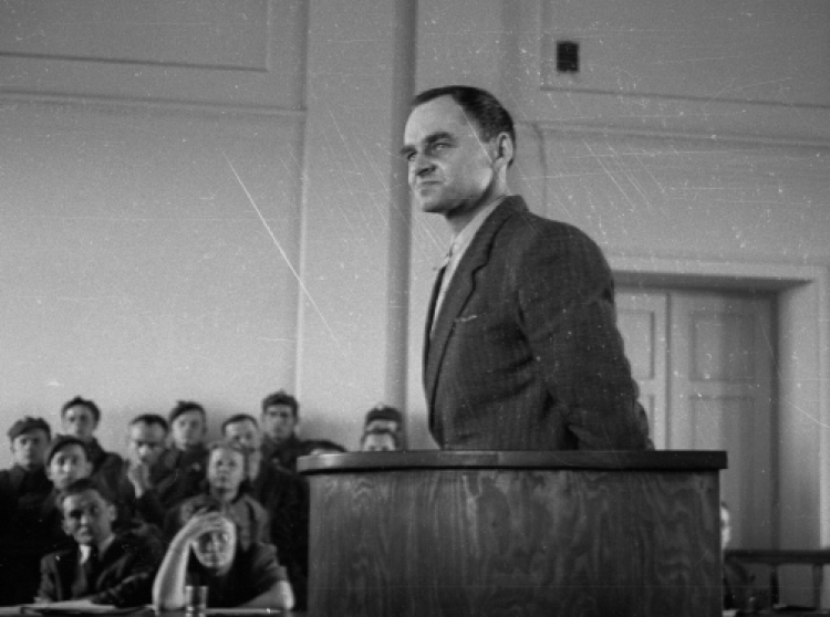 Rtm. Witold Pilecki podczas procesu przed Wojskowym Sądem Rejonowym w Warszawie. Fot. PAP/CAF