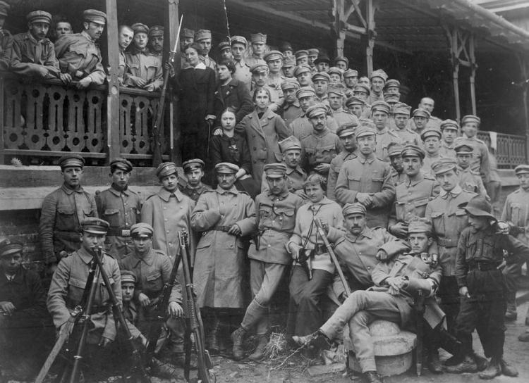 Oddziały Strzelców w "Oleandrach" w Krakowie. Sierpień 1914 r. Źródło: NAC