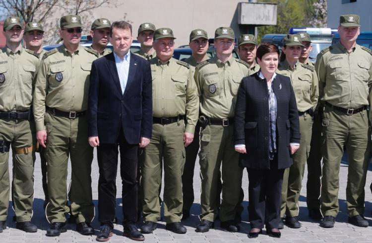  01.05.2017. Premier Beata Szydło i minister spraw wewnętrznych i administracji Mariusz Błaszczak po spotkaniu z funkcjonariuszami straży granicznej w Bielsku-Białej. PAP/Andrzej Grygiel